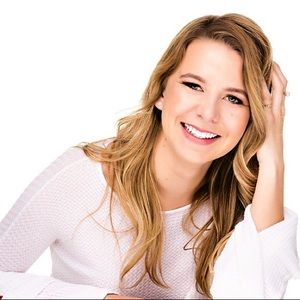 Meet your Posher, Dakota